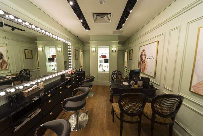 (Sold) An Award Winning Small Beauty Studio At Crowded Shopping Mall