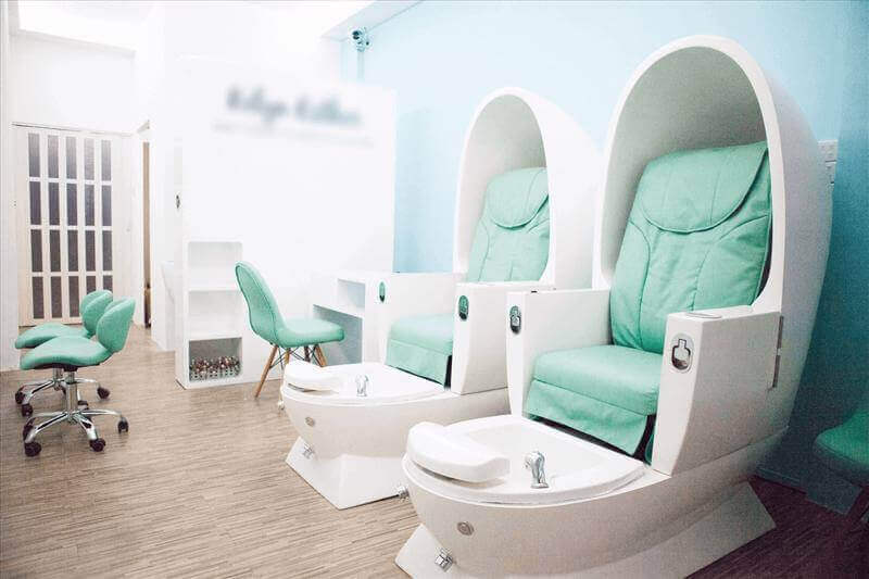 5mins bugis MRT Eyebrow/Hair/Nail/ Services Consharing Space in Salon