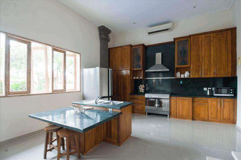 (Expired)Large 5 Star Villa Seseh Near Echo Beach Bali For Sale