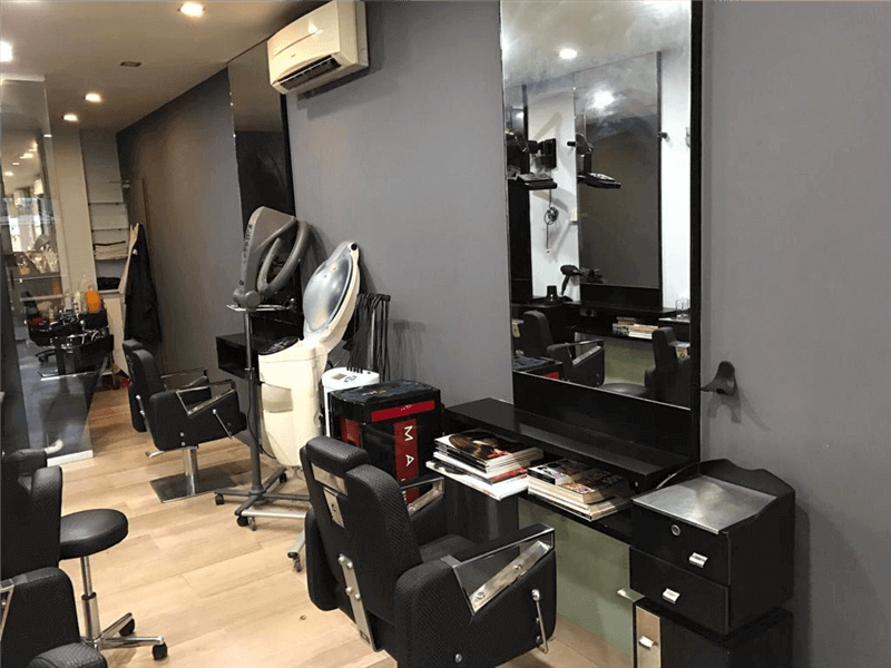 No Takeover Fee. Hair Salon Shop For Rent  390sf HDB half Shop. 90083036
