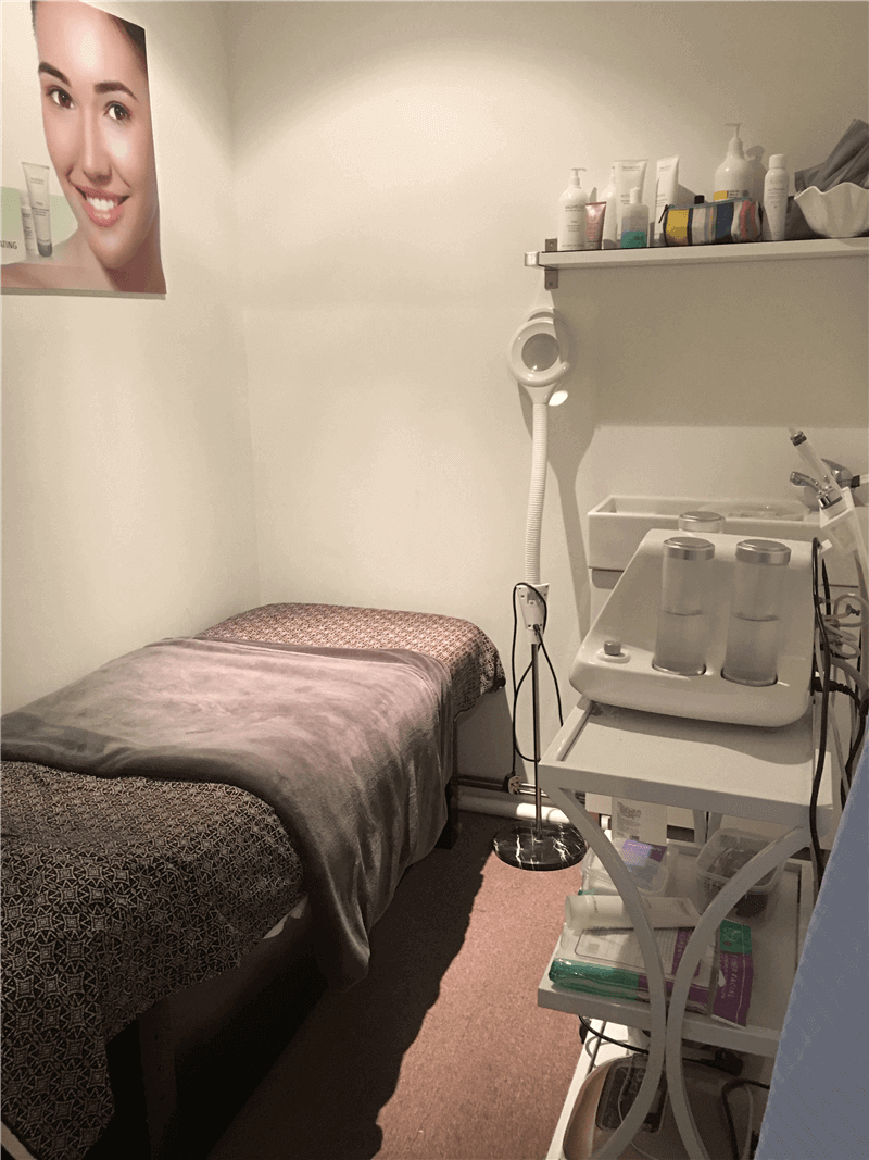 Beauty Salon Shop For Takeover. Holland Village. 90083036