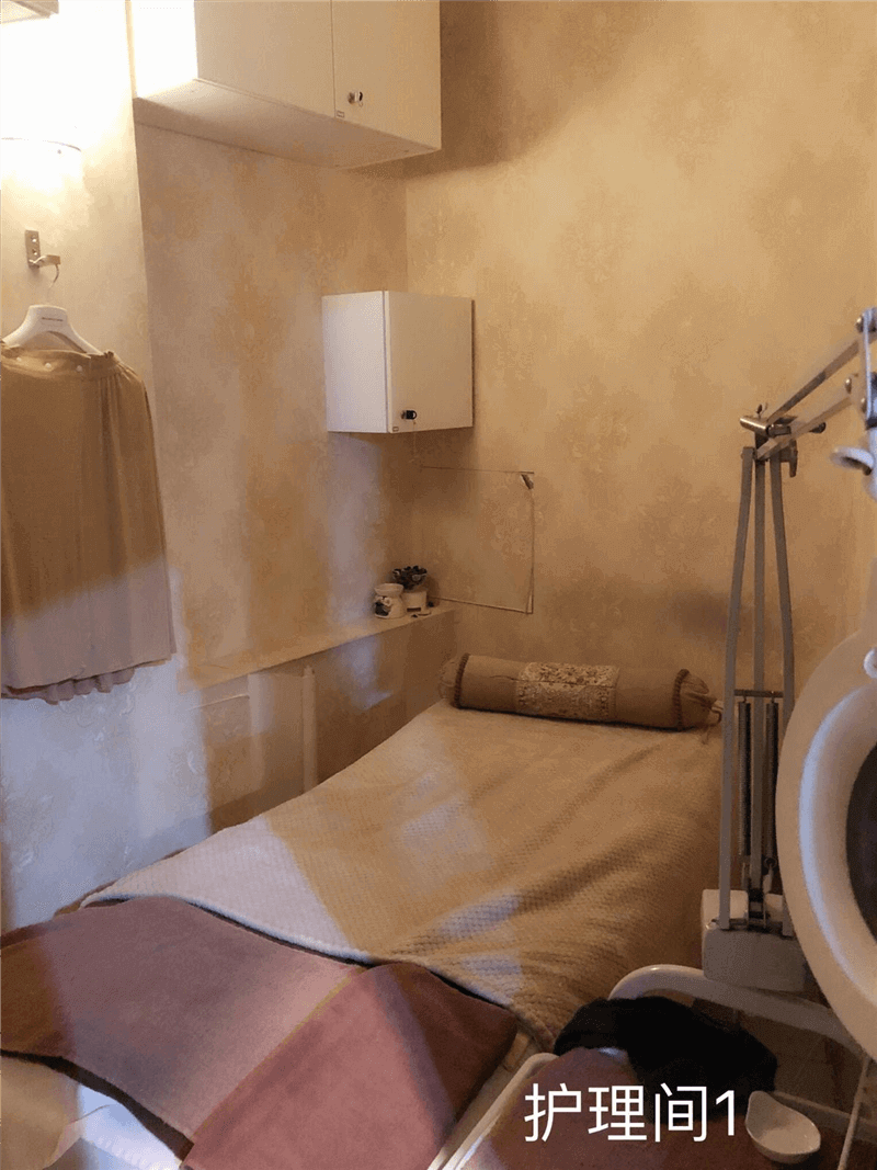 Beauty Salon With 3 Rooms, Bathroom And Pantry. Dhoby Ghaut. Call 90083036