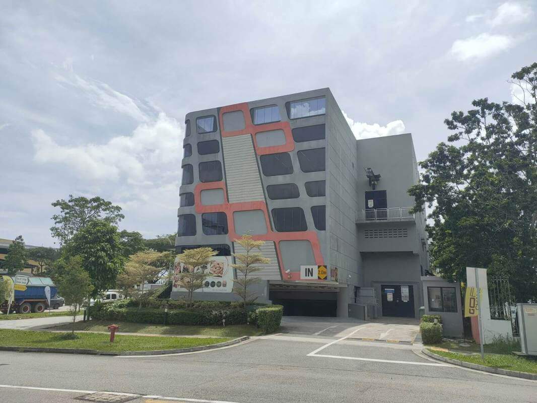 Selling Below Valuation Shopping Mall ! No ABSD ! Foreigner Eligible !!!