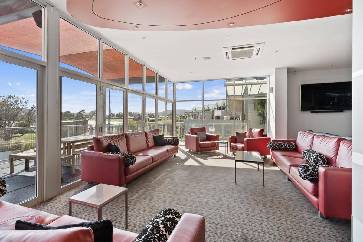 FANTASTIC PASSIVE INVESTMENT MOTEL RESTAURANT CAFE NET RENTAL INCOME $104,000 PA