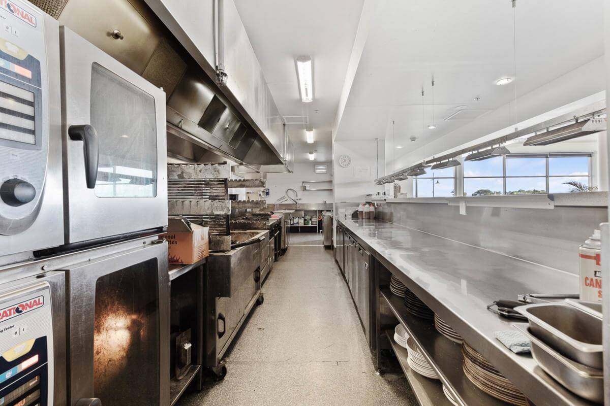 FANTASTIC PASSIVE INVESTMENT MOTEL RESTAURANT CAFE NET RENTAL INCOME $104,000 PA