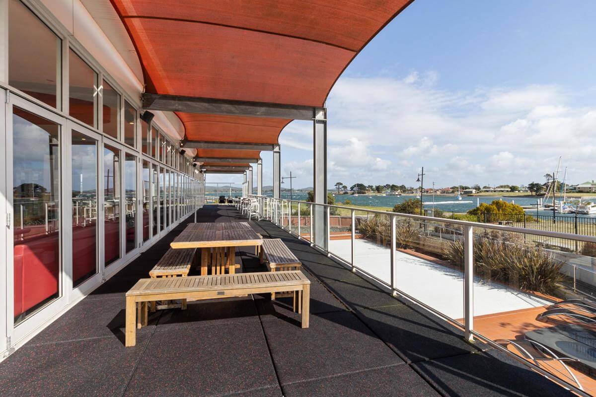 FANTASTIC PASSIVE INVESTMENT MOTEL RESTAURANT CAFE NET RENTAL INCOME $104,000 PA