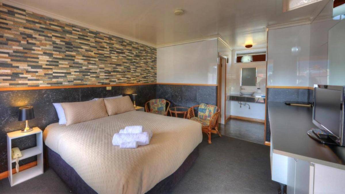 24 Room FHGC Best value Tasmanian Motel $1,250,000 negotiable