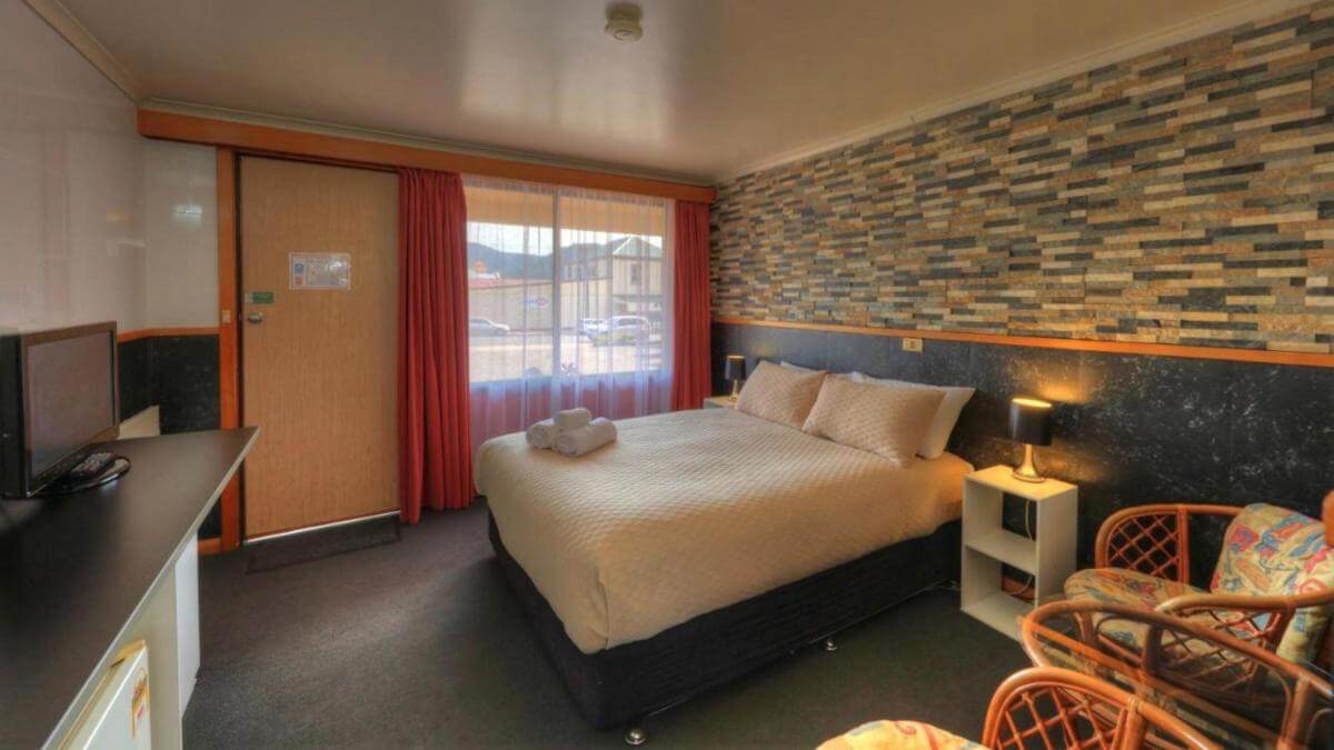24 Room FHGC Best value Tasmanian Motel $1,250,000 negotiable