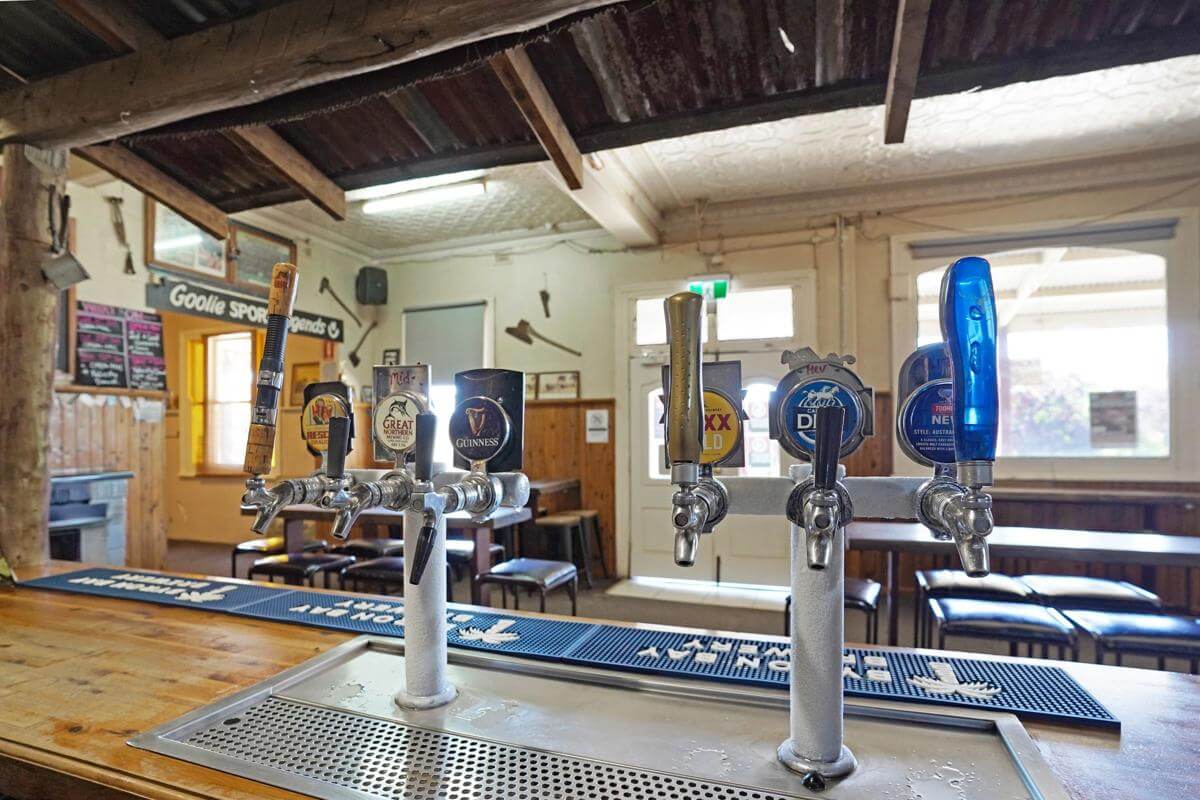 FREEHOLD PREMISES + HOTEL BUSINESS + 10 ACCOMODATION ROOMS + 3 SHOPS!