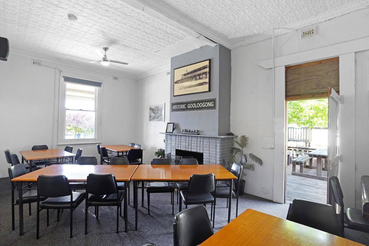 FREEHOLD PREMISES + HOTEL BUSINESS + 10 ACCOMODATION ROOMS + 3 SHOPS!