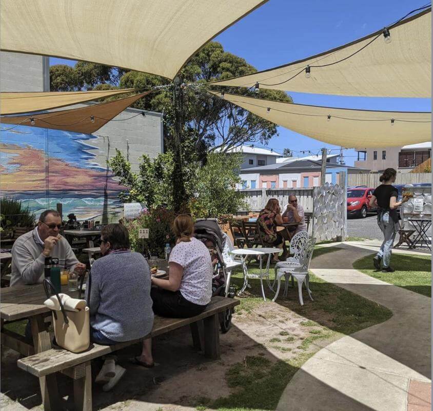 PIZZA AND BURGER LICENSED  BISTRO - HIGH TURNOVER