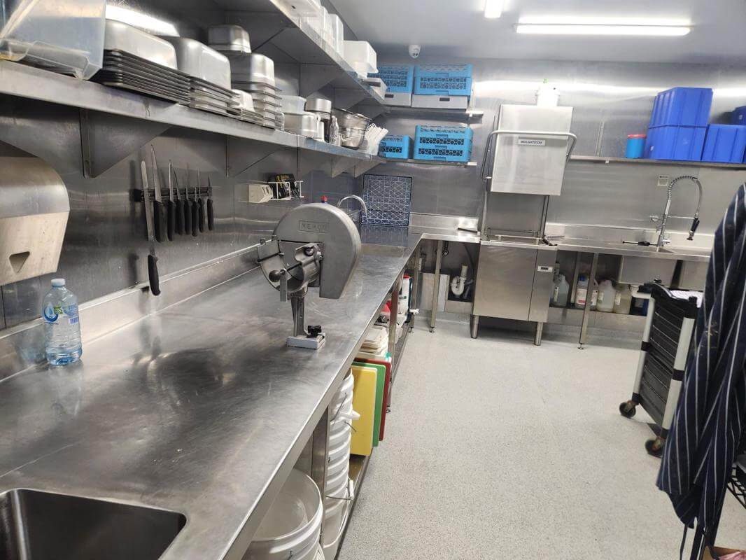 Award winning Greek Soulaki Bar & Grill Yarra Valley trades 4 days only and taking $23000 PBA