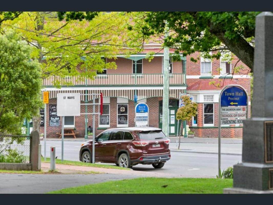 Freehold Passive Investment, Experienced Tenant, Long Lease, 8.5% Net Return from year 2