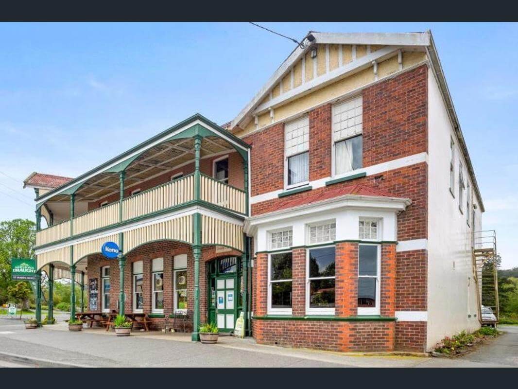 Freehold Passive Investment, Experienced Tenant, Long Lease, 8.5% Net Return from year 2