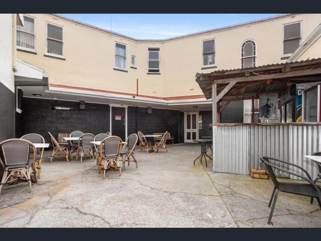 Freehold Passive Investment, Experienced Tenant, Long Lease, 8.5% Net Return from year 2