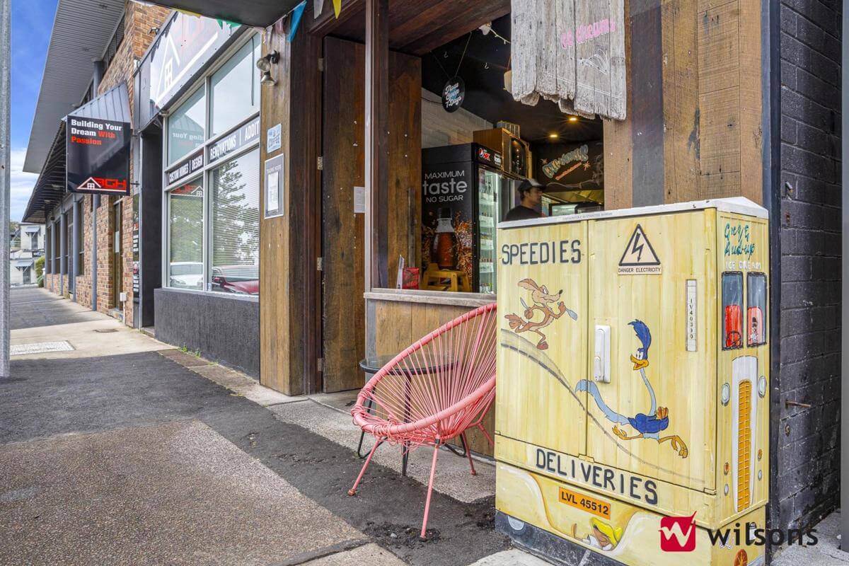 Retro themed Ice cream café & burger bar