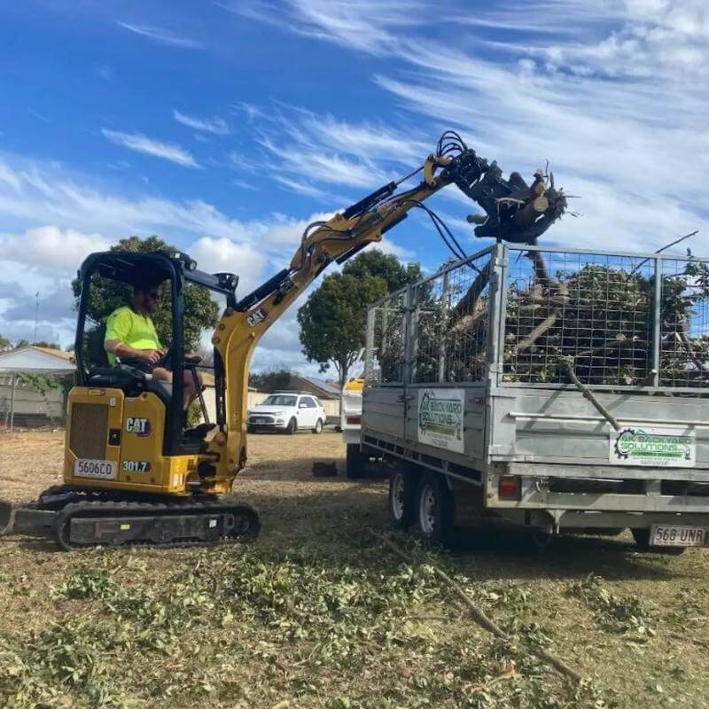 BIG PRICE DROP  Small Domestic & Industrial Excavator & Trailer Hire. Wet & Dry Hire Wide Bay