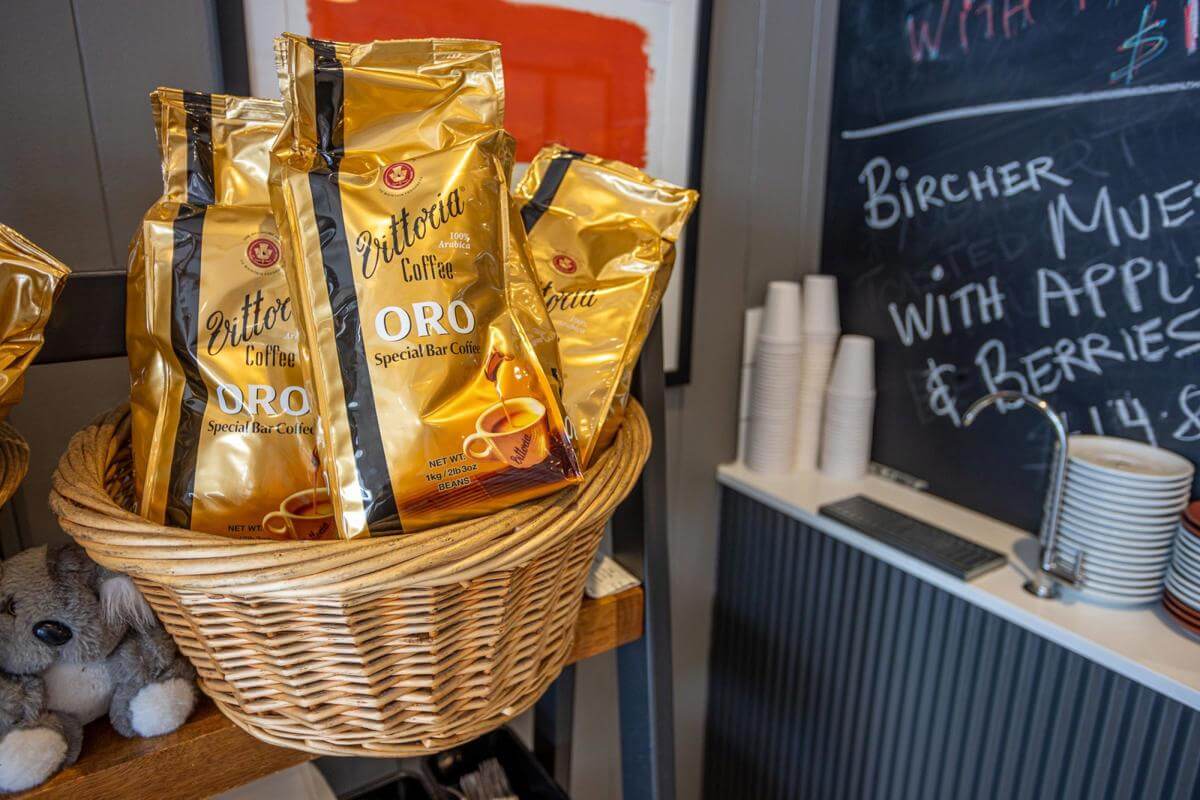 18 MONTHS FREE RENT !! | FANTASTIC LOCATION CAFE