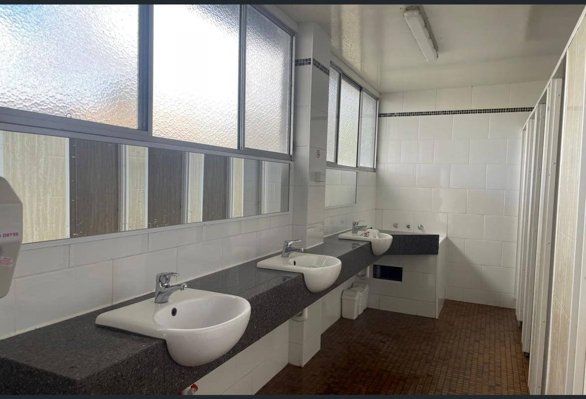 Caravan Cabin park. Vendors terms available. !!