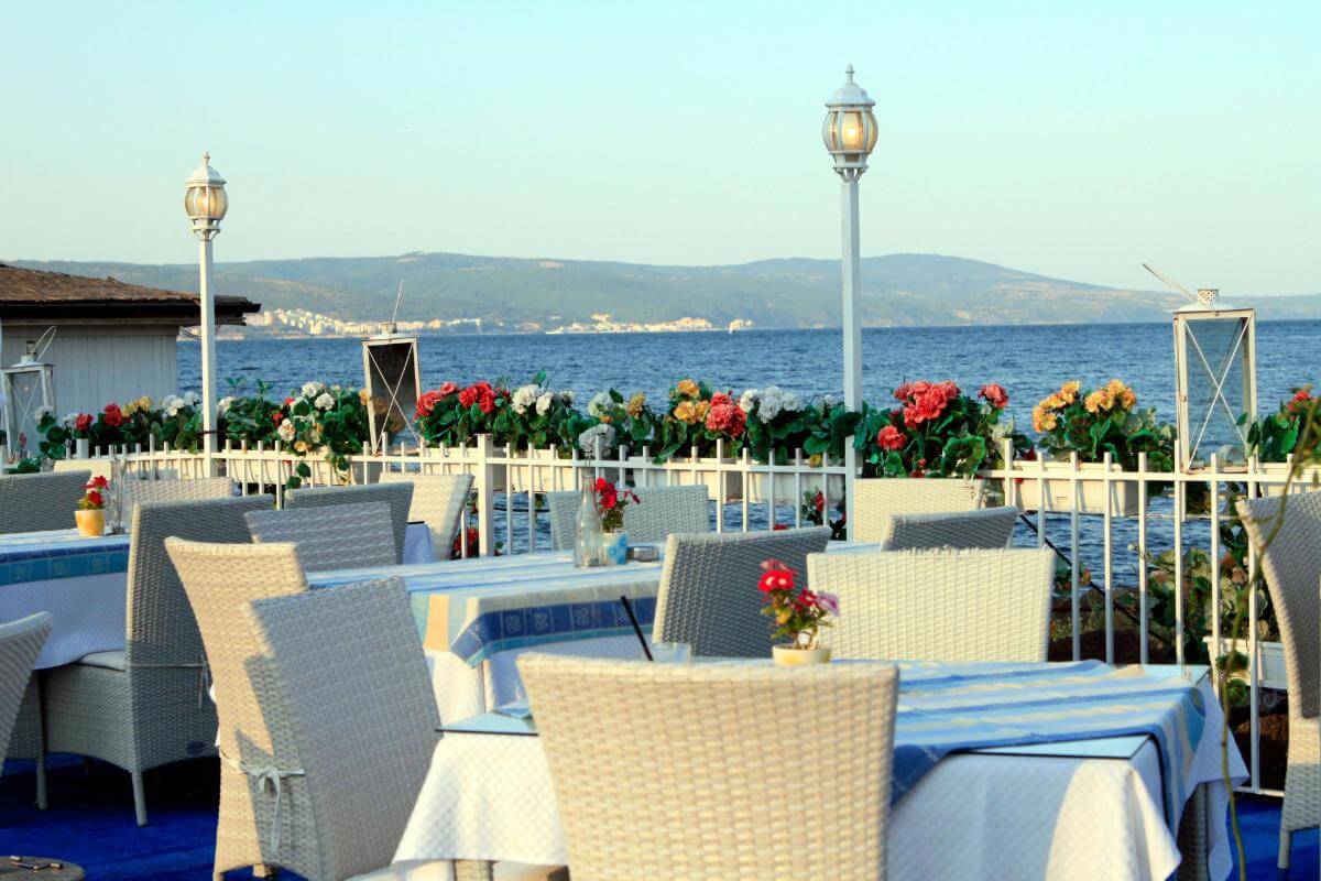 Must be Sold  Beachside Café, Fantastic Location & Fit Out  Northern NSW