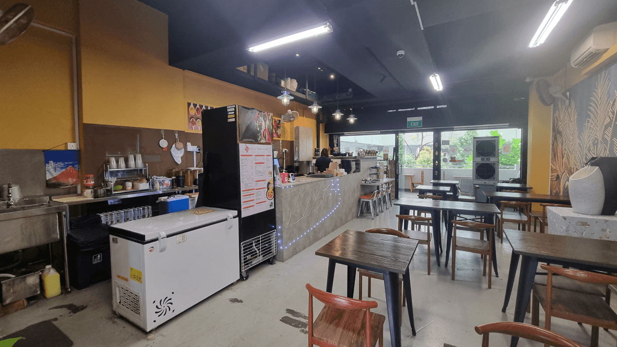 Profitable Thai Restaurant  at CBD for Takeover