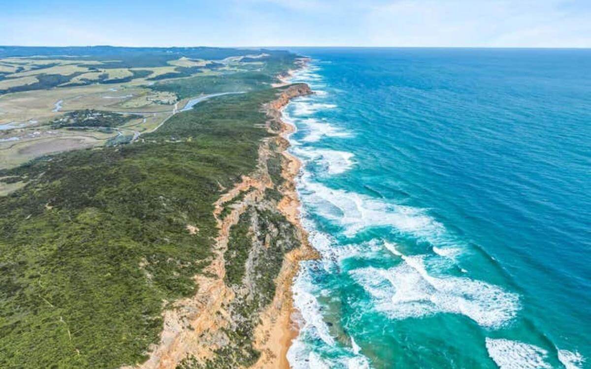 Motel in an absolute prime land/location. Freehold and Business.