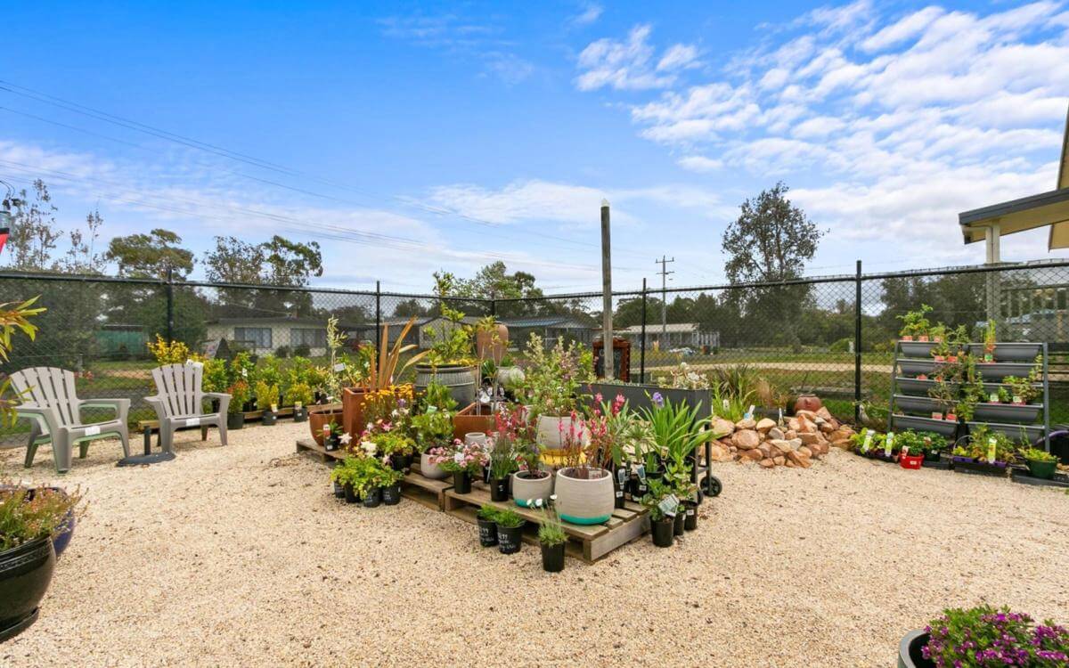 Excellent Vendors terms to buy this Garden centre and Hardware.