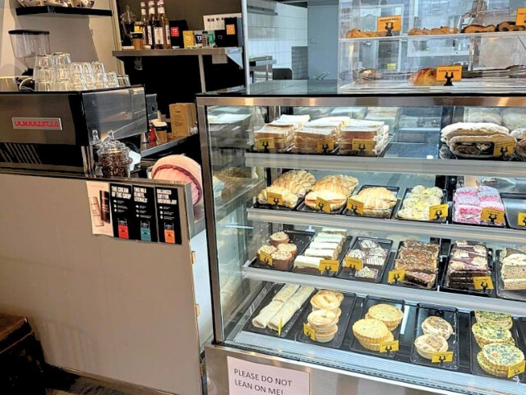 $700,000+ Turnover All Takeaway Queenstown's Best Busiest & Only Takeaway L/hold $200K+sav neg