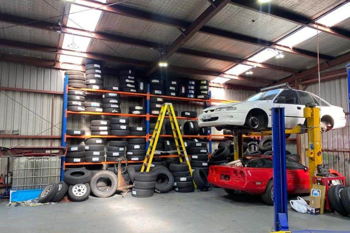 Cash Cow !!  Mechanical workshop & Tyre fitter.  Freehold and Business.