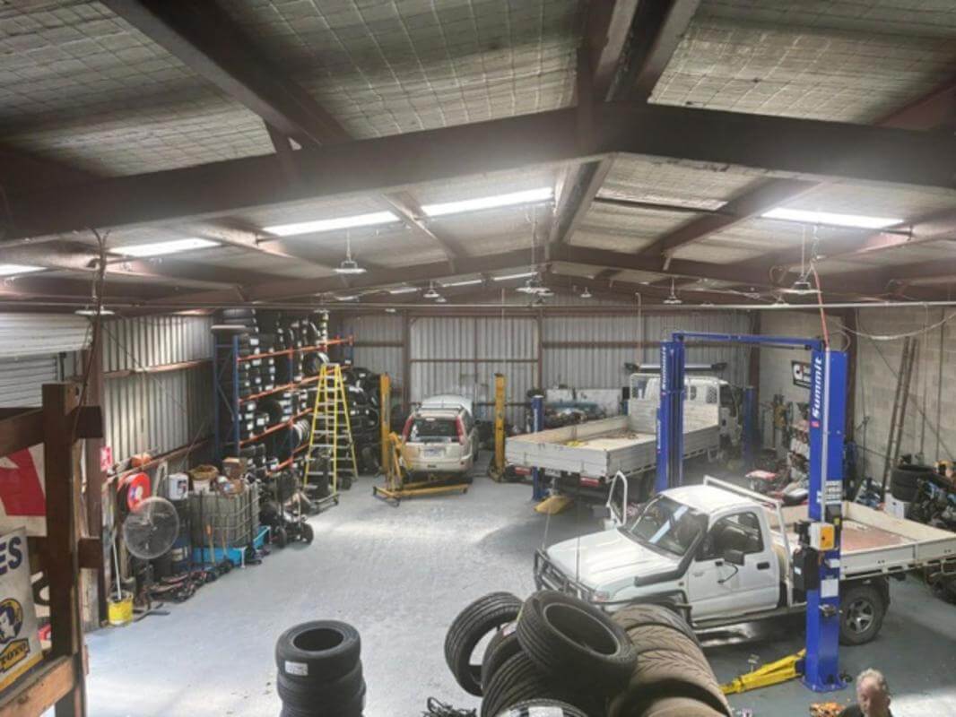 Cash Cow !!  Mechanical workshop & Tyre fitter.  Freehold and Business.