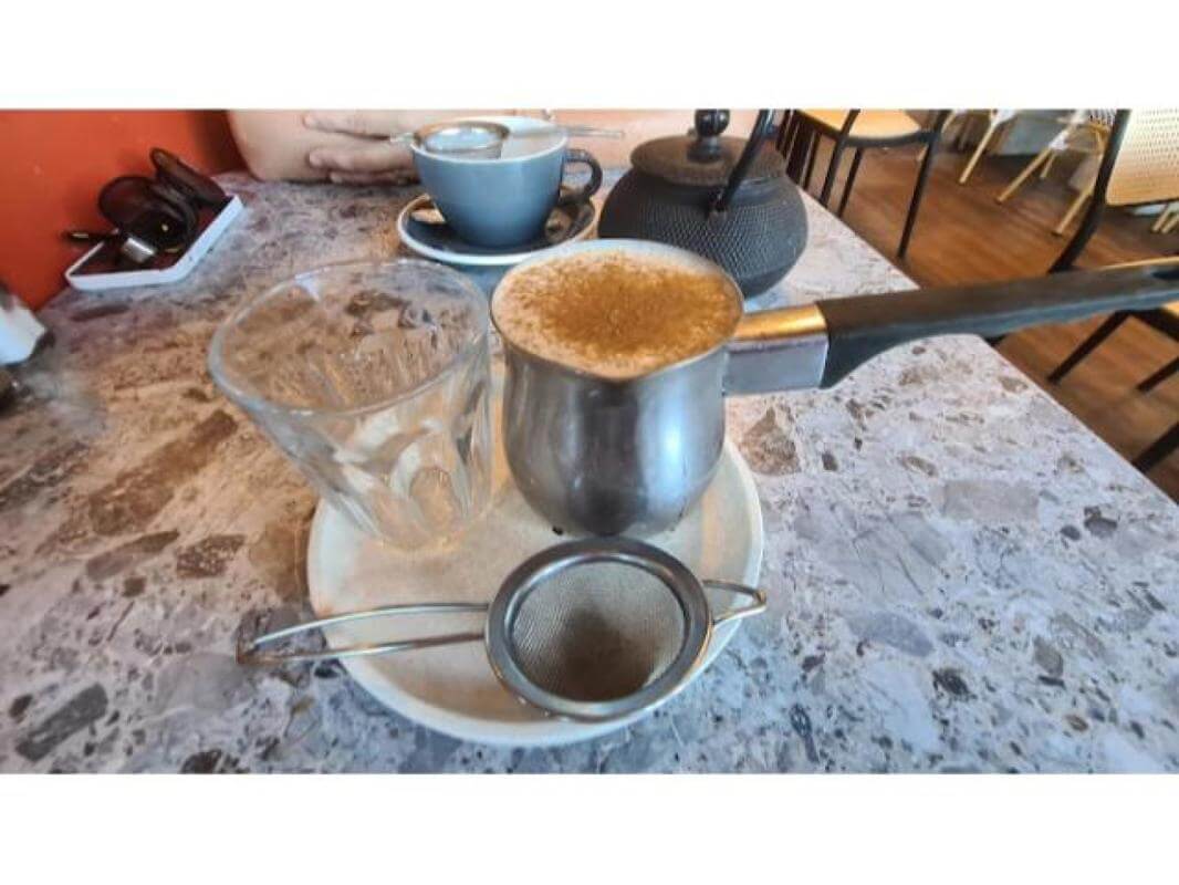 Highly Profitable North Shore Café  Loyal Customers & Prime Location