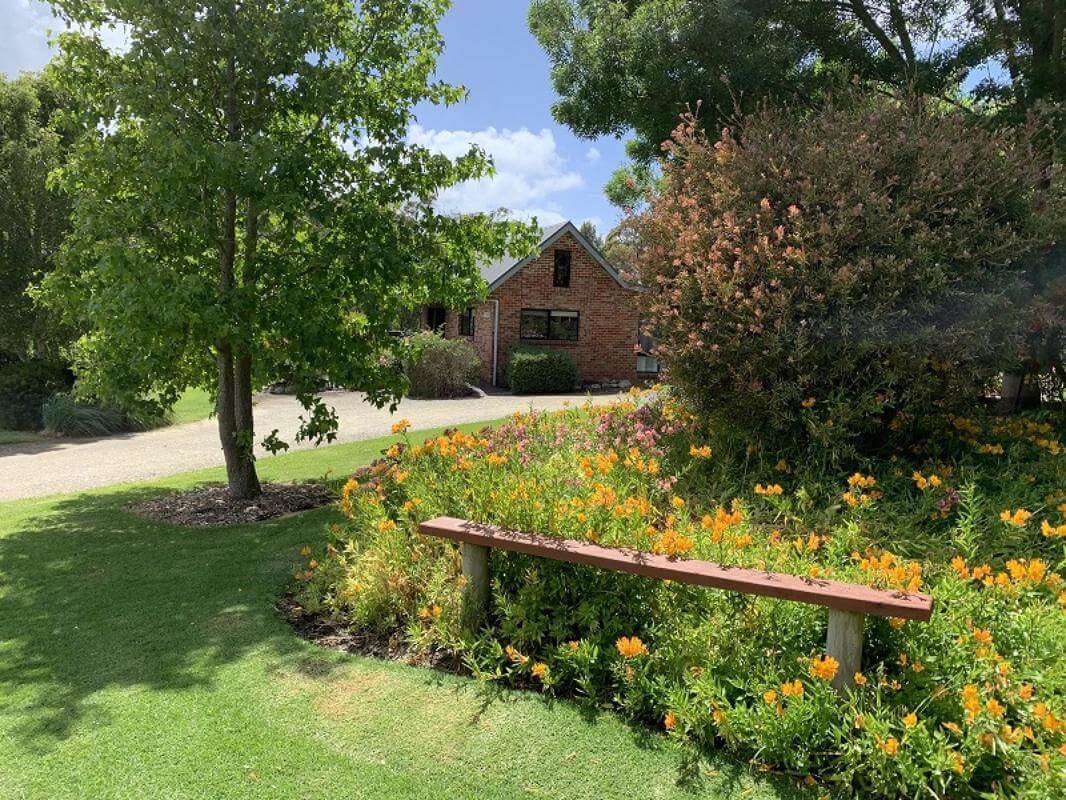 HOLIDAY COTTAGES, COASTAL, MOTEL