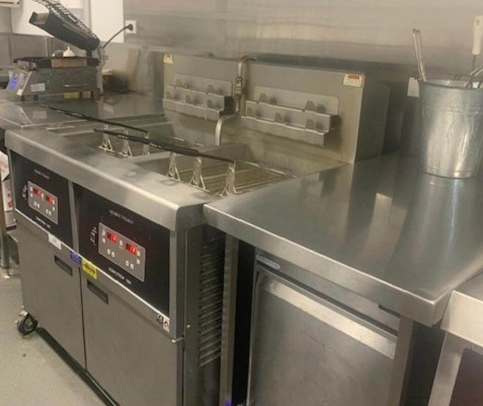 Magnificent Chicken & Chip takeaway, Gold Coast north, Near new equipment, Possible for 491 Visa!