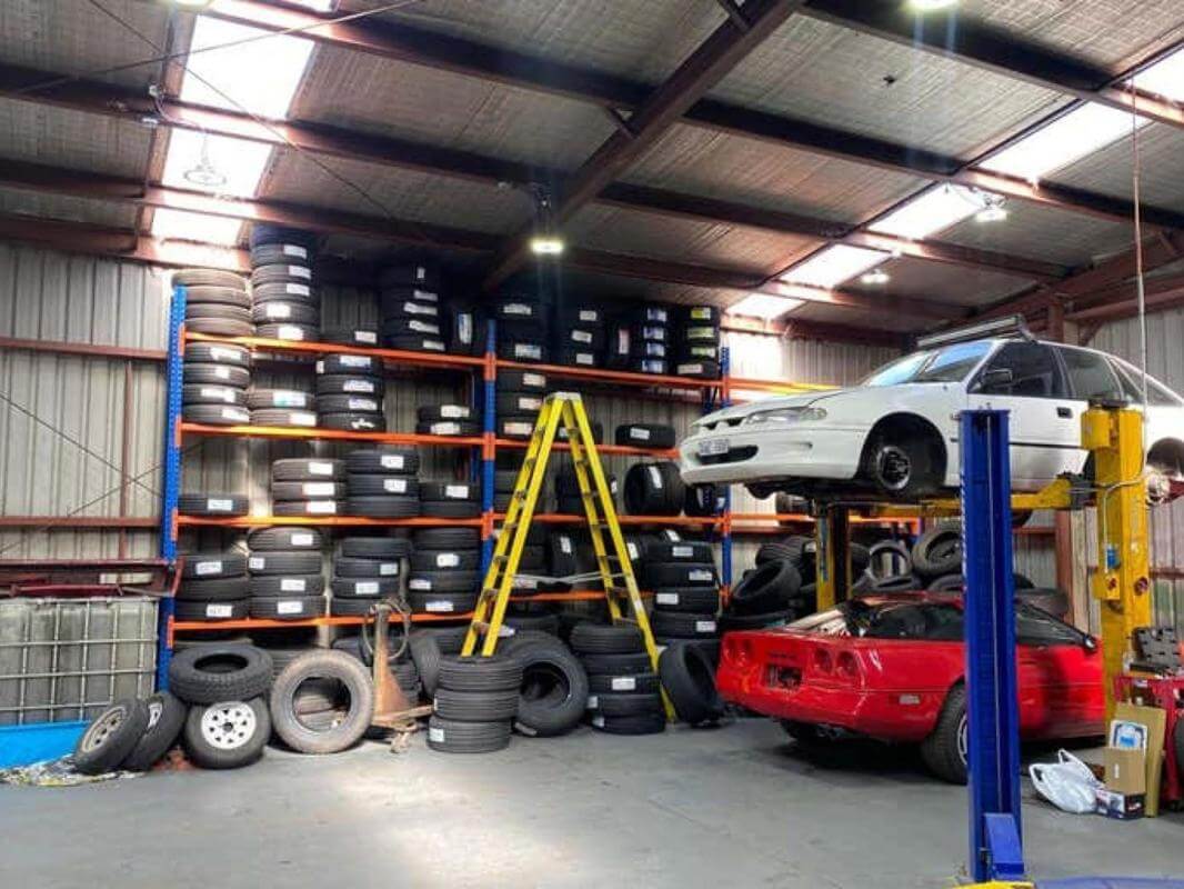 Building and Business. Cash Cow . Mechanical workshop & Tyre fitter.