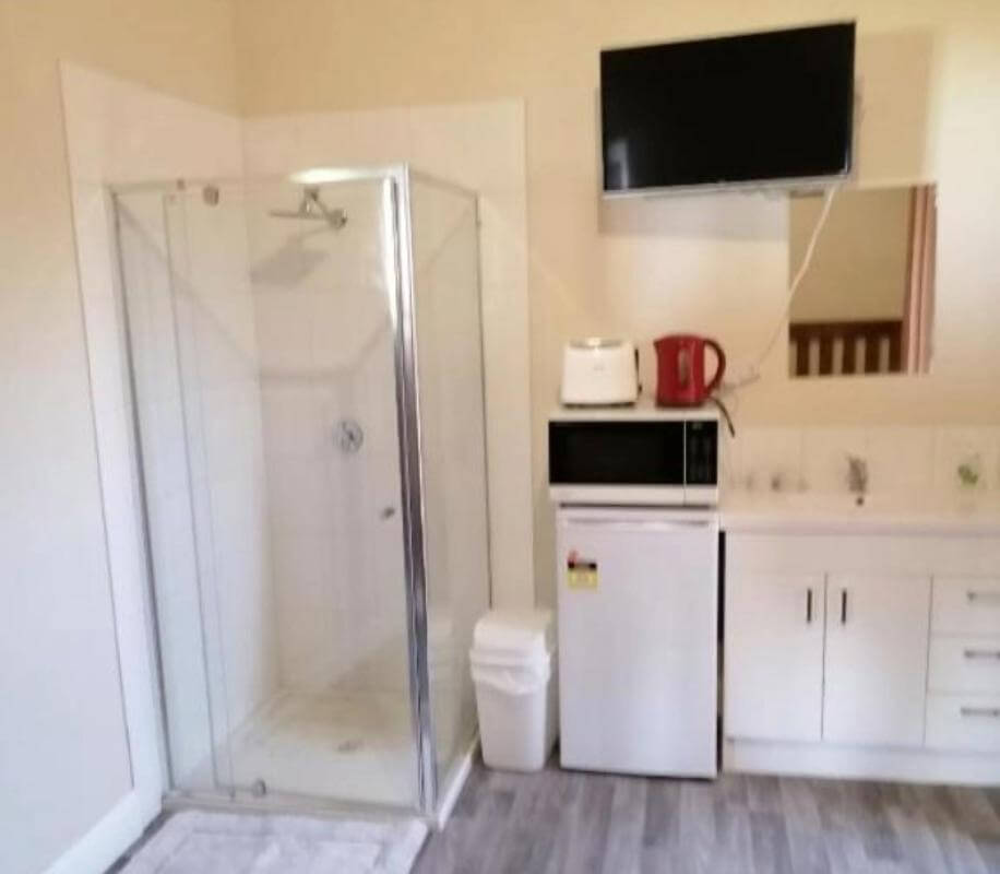 The BEST -Freehold & Business Hotel/Motel with Post Office on the market !