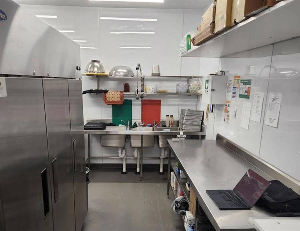 Subway Hyperdome, Back on the Market! Major Shopping Centre! New December 2022! Ideal first store!