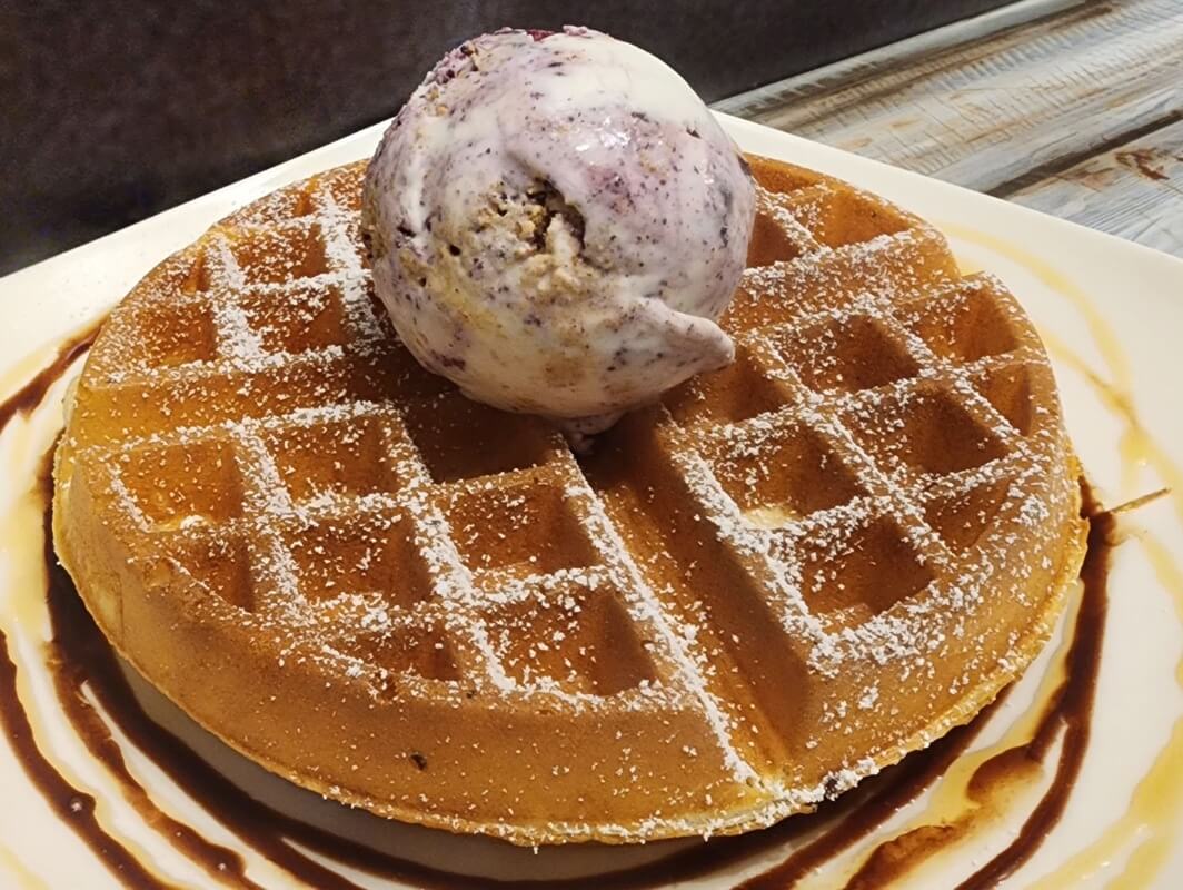 Prime Location Dessert Cafe For Sale, Good Rent and Profitable