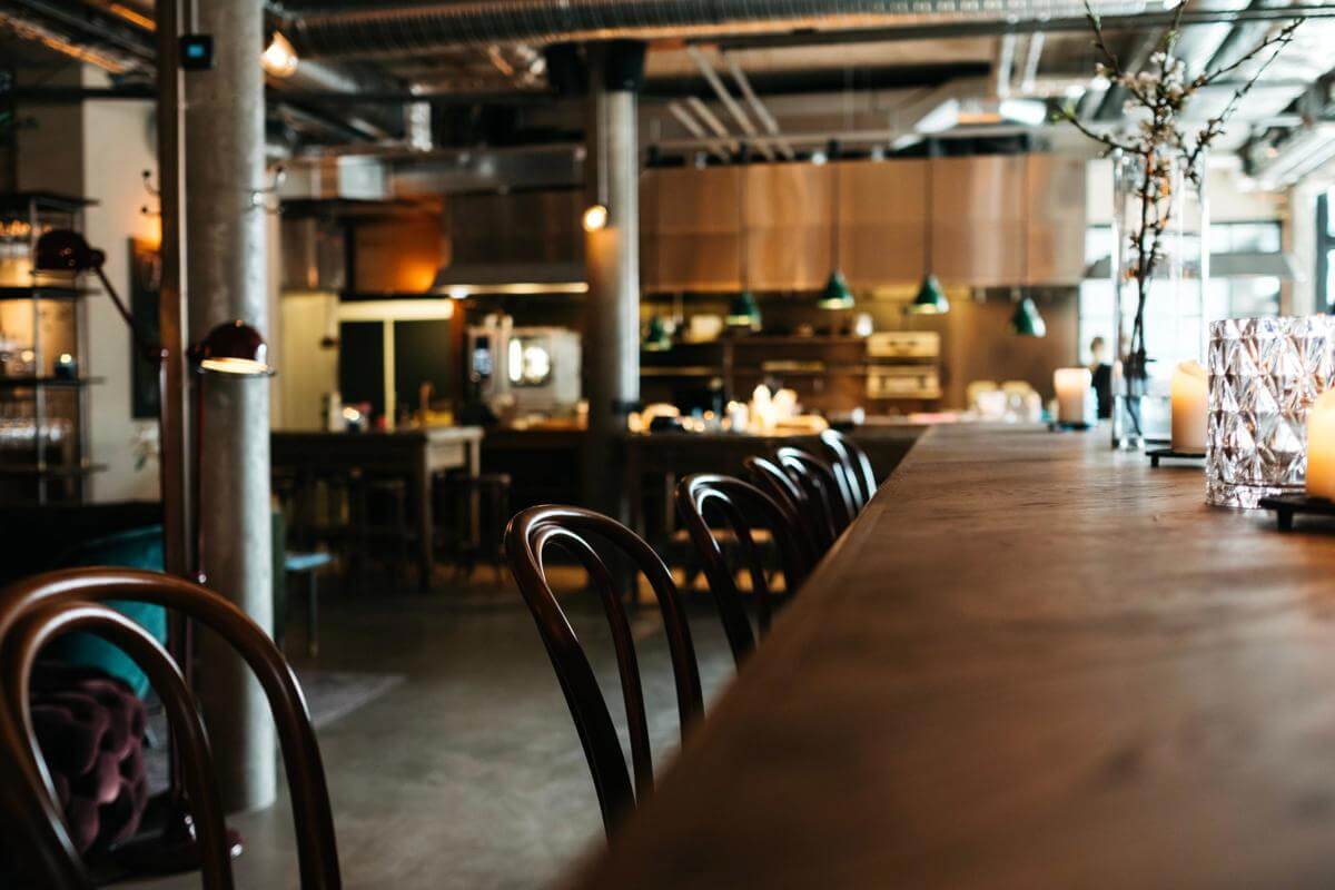 MODERN TAKEAWAY CAFÉ + FULLY EQUIPPED FOOD TRAILER |UNDER MANAGEMENT |FREEHOLD SALE OPTION AVAILABLE