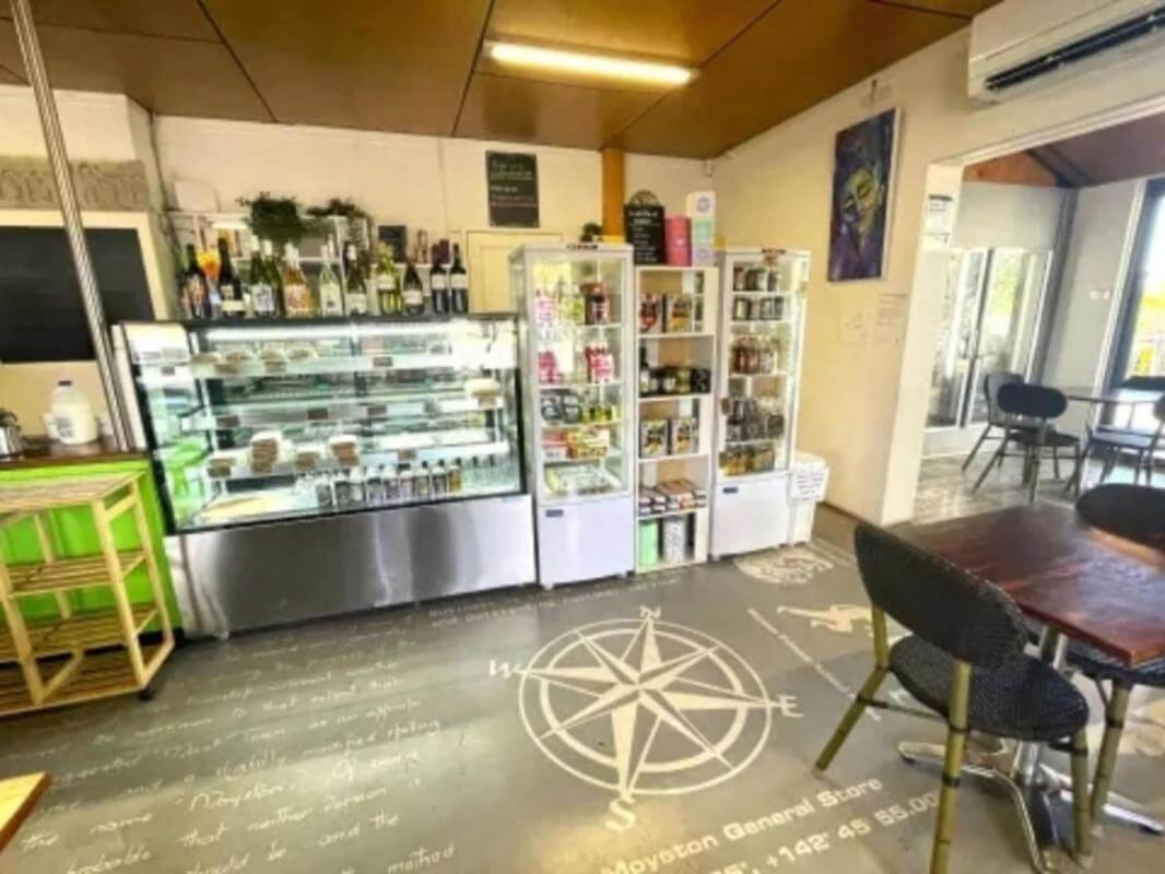 Freehold and Business    Convenience/General store