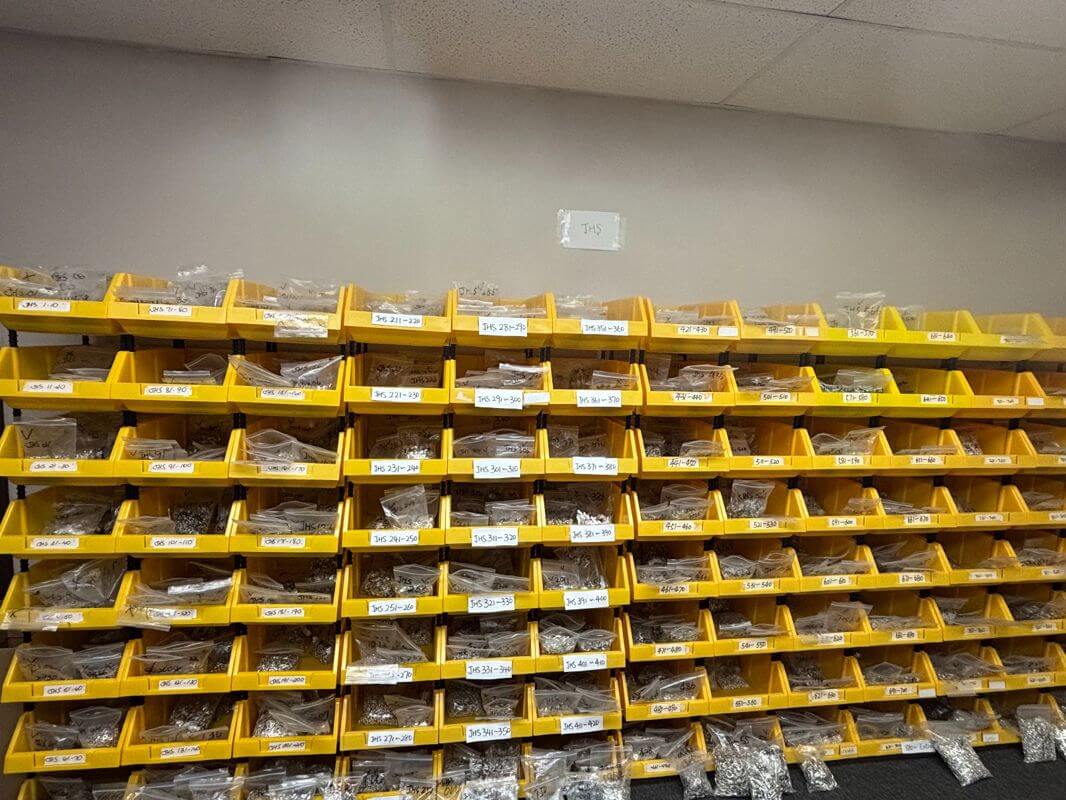 首饰配件电商，稳定类别，年盈利7-8万美金，转让库存，完善科学的库存管理补货系统，日工作时间4~5小时可经营