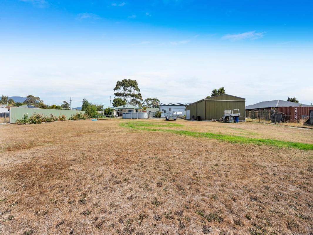 T/O FY23 $1.5mill+ Freehold Road House General Store LPO Takeaway Fuel Groceries Milk Bar 3BR Home