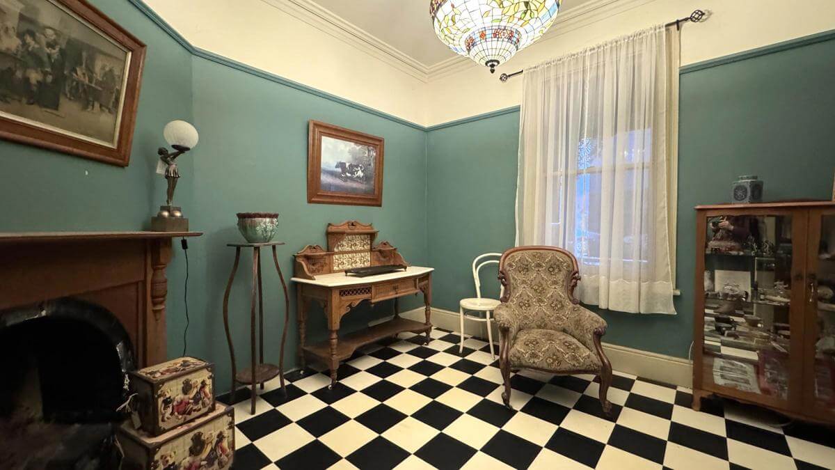 UNDER CONTRACT FREEHOLD AUS POST TASMANIA