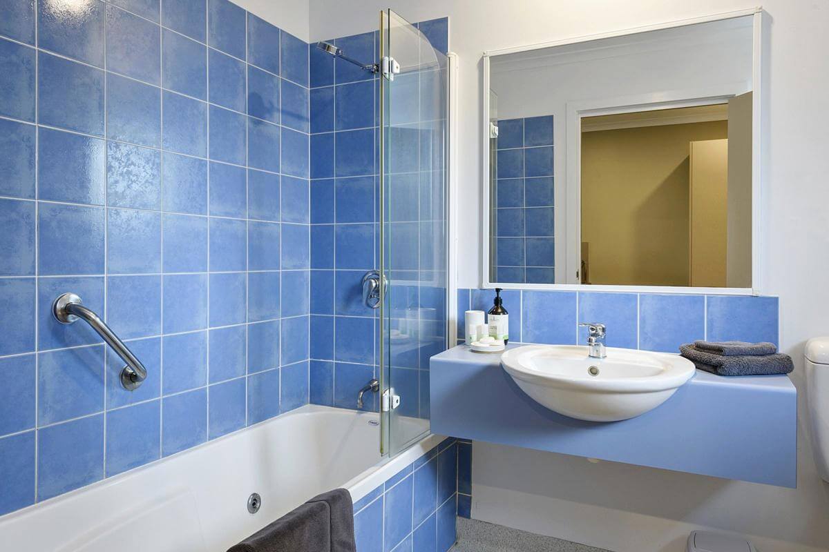 Adj Net Profit>$243K 13 Rooms Freehold Motel Strahan Tasmania 70% Occupancy