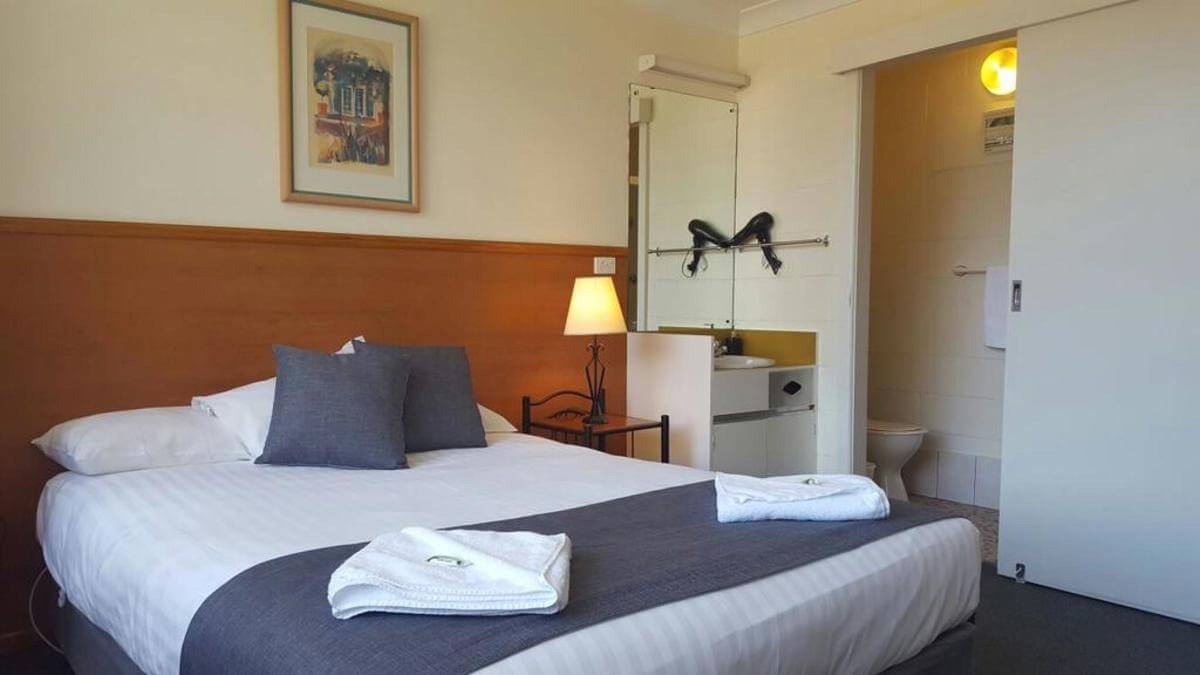 36 Rooms West Coast Tasmanian Motel With 100 Seat Resto Bar Entry Level Opportunity Pay Only Rent