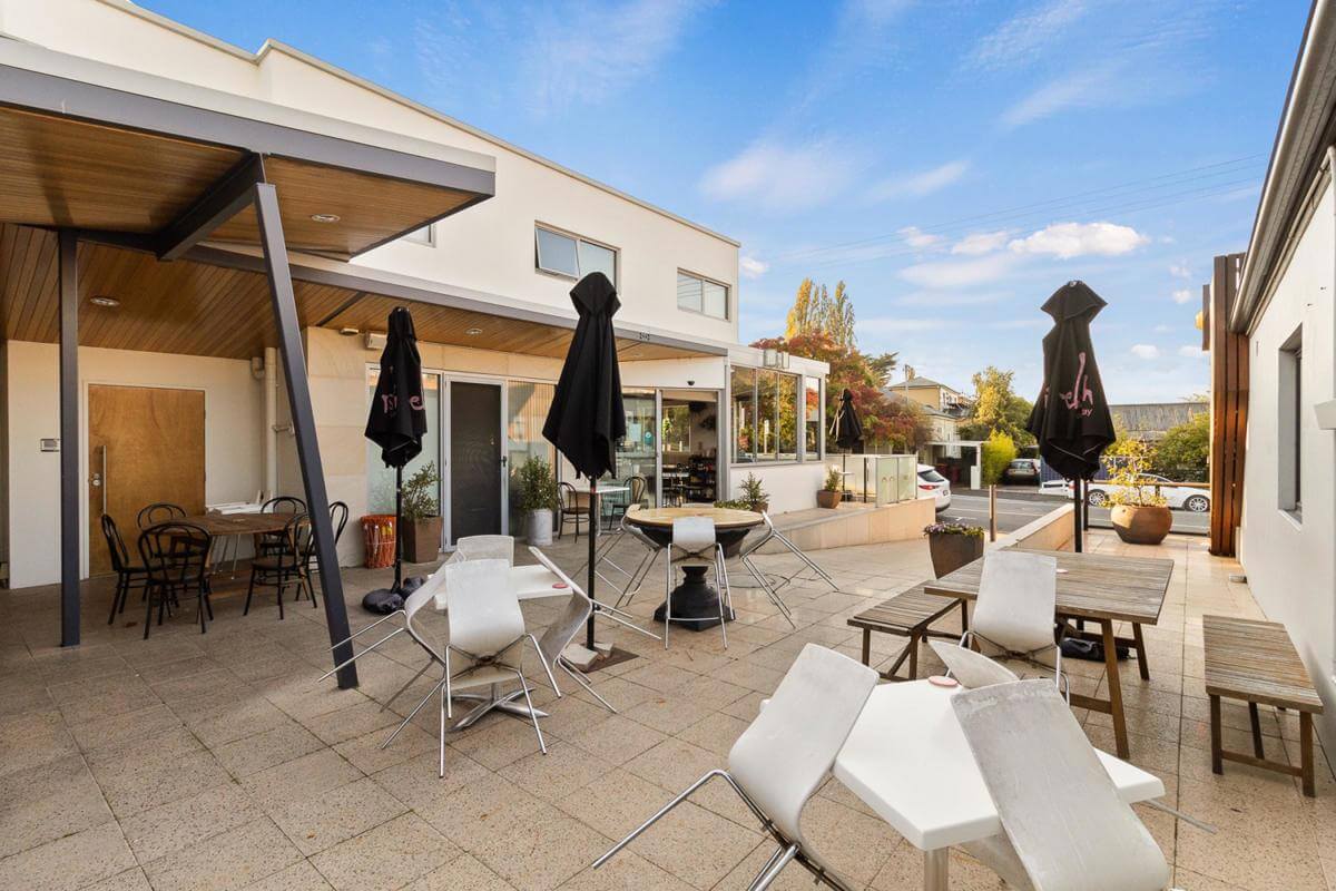 WOW Award Winning Fully Licensed Highly Profitable Not An Average Cafe Weekly T/O $14,000+ High Net