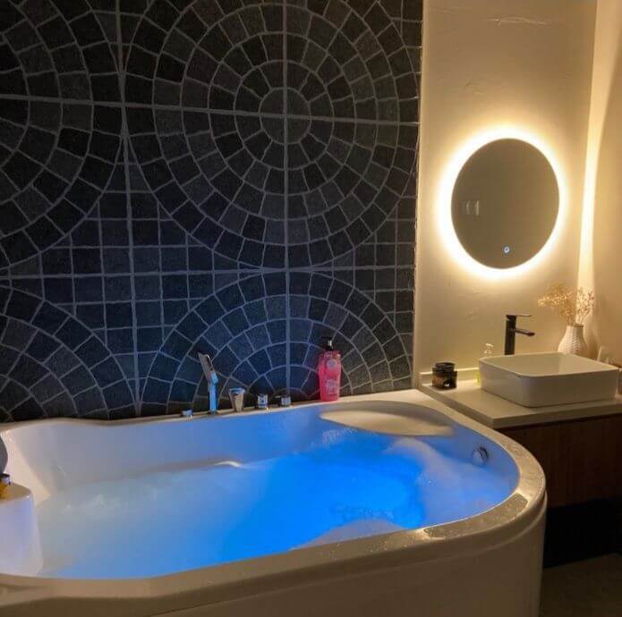 Beautiful renovated Massage Spa For urgent Take Over at Shopping mall near Dhoby Ghaut MRT