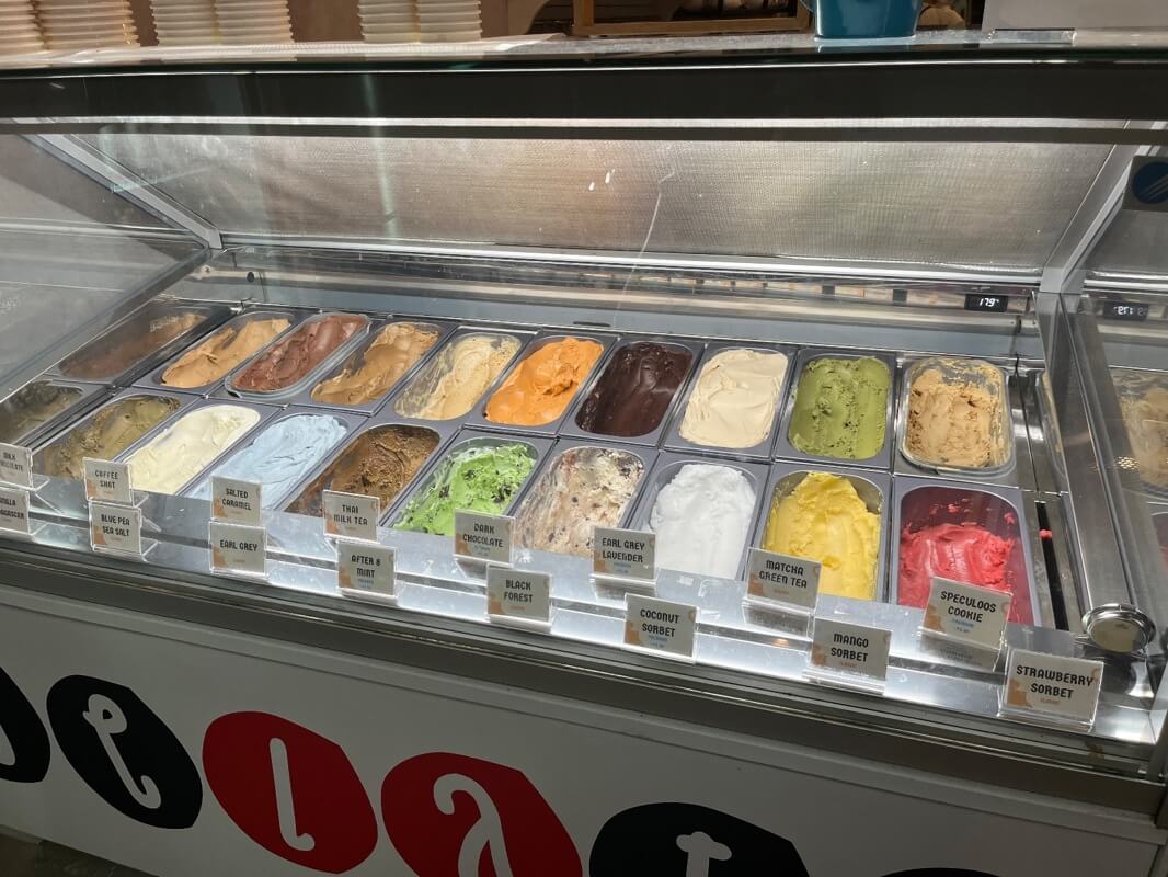 Prime Location Dessert Cafe For Sale, Good Rent and Profitable