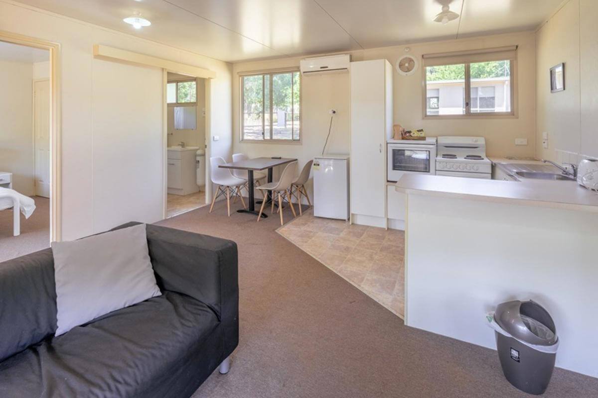 250 BED GROUP ACCOMMODATION/SCHOOL CAMP