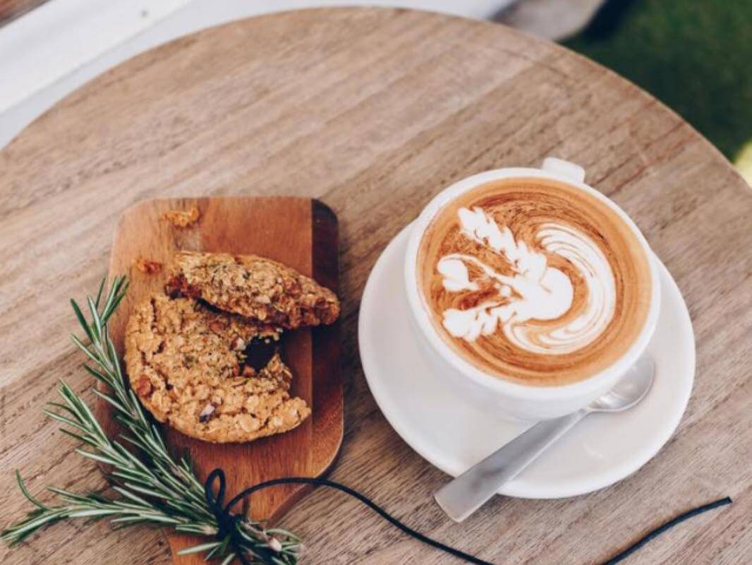 Hole-in-the-Wall Café with Cult Bagel Brand, Delivery Platforms & Growth Potential