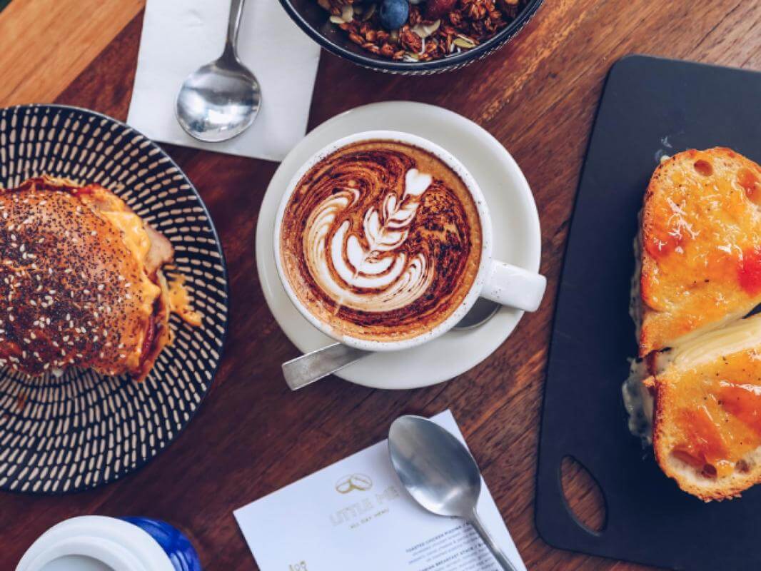 Hole-in-the-Wall Café with Cult Bagel Brand, Delivery Platforms & Growth Potential